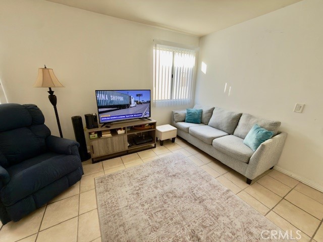 Detail Gallery Image 18 of 24 For 19400 Wyandotte #16,  Reseda,  CA 91335 - 3 Beds | 2 Baths