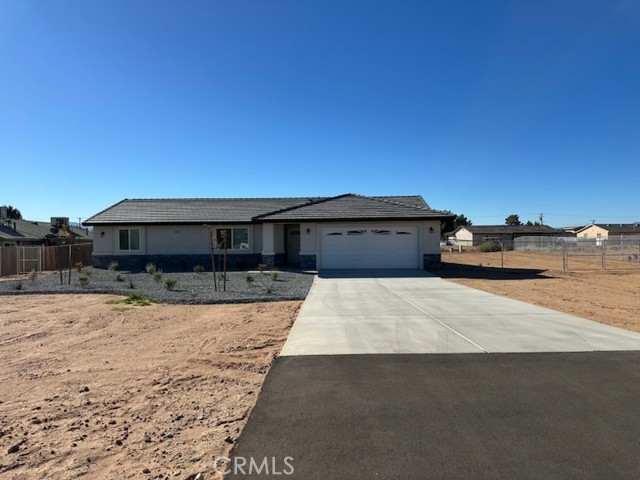 15737 Sago Road, Apple Valley CA: https://media.crmls.org/medias/a8d7d0f3-f20b-499c-a371-36ff6c16d3dd.jpg