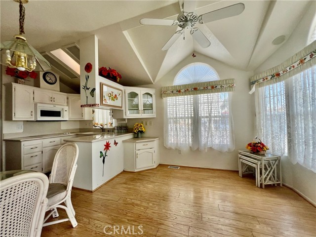 1295 S Cawston Avenue, Hemet CA: https://media.crmls.org/medias/a8d85fb4-6b93-42c6-8e4f-b2efb3eb698e.jpg