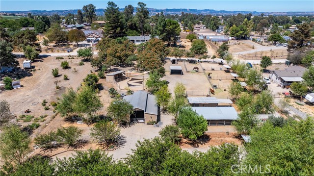 4225 Farousse Way, Paso Robles CA: https://media.crmls.org/medias/a8d8d784-e918-4500-bb87-052fa1ef107c.jpg