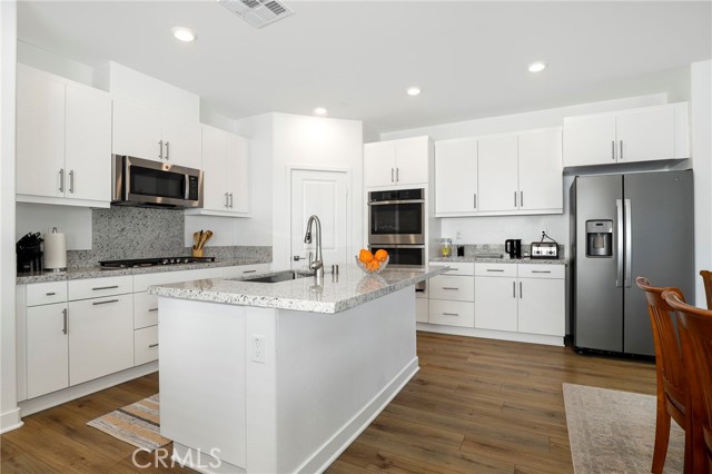 2476 Yellowstone Way, Rialto CA: https://media.crmls.org/medias/a8daa807-a2bb-4bd4-863a-dc153b9690ac.jpg