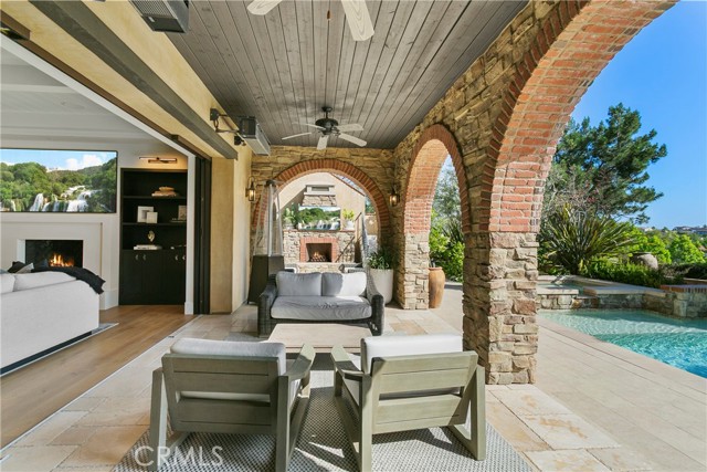 4 Thomas Road, Ladera Ranch CA: https://media.crmls.org/medias/a8dac546-a419-4813-91c3-e18e8b87e683.jpg
