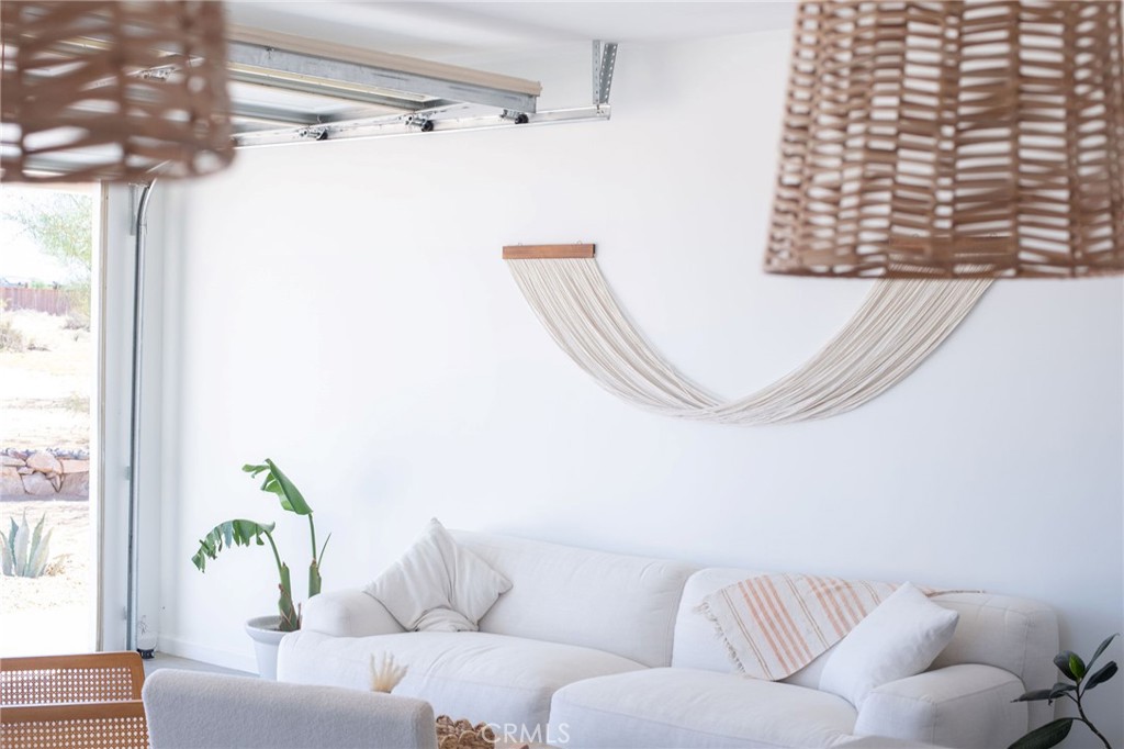 https://media.crmls.org/medias/a8db0786-009a-4c6f-a0ec-a058ab6ab944.jpg?preset=X-Large
