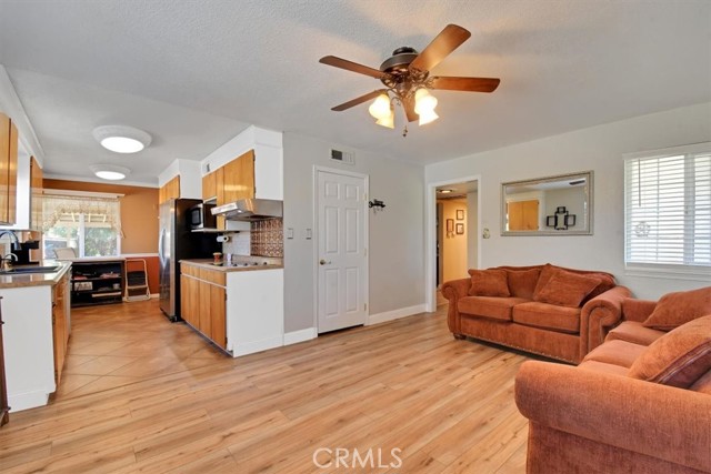 2124 Erle Road, Marysville CA: https://media.crmls.org/medias/a8dbf7b2-d5eb-49ff-b279-153c1b60ad44.jpg