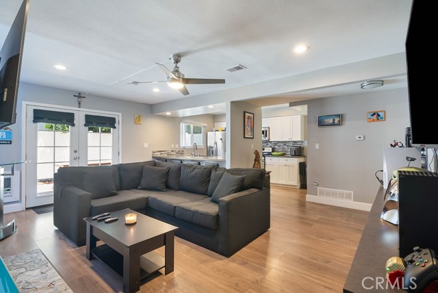1192 Mitchell Avenue, Tustin CA: https://media.crmls.org/medias/a8dcbd2c-6711-4487-9667-3e8a16ec6cd5.jpg