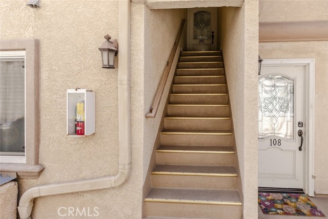 550 E Santa Anita Avenue, Burbank CA: https://media.crmls.org/medias/a8dd1d73-e9c2-4437-a5b7-c77aee7aa750.jpg