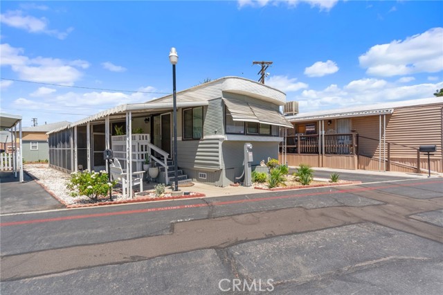Detail Gallery Image 1 of 30 For 17455 Marygold, Bloomington,  CA 92316 - 1 Beds | 1 Baths