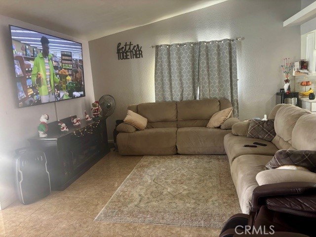 Detail Gallery Image 4 of 10 For 39334 Willowvale Rd, Palmdale,  CA 93551 - 3 Beds | 2 Baths