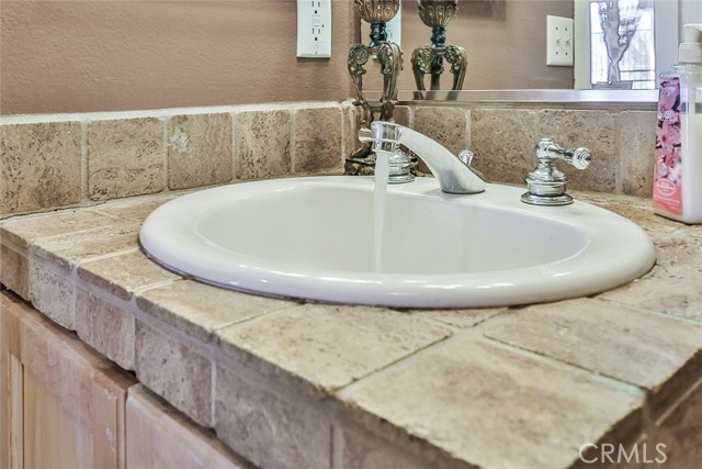Detail Gallery Image 26 of 61 For 13910 Mountain View Pl, Sylmar,  CA 91342 - 5 Beds | 3 Baths