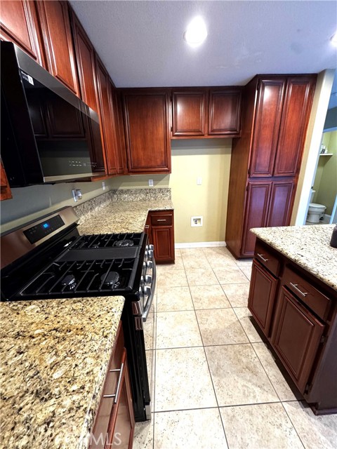 Detail Gallery Image 11 of 25 For 804 Saint James, Corona,  CA 92882 - 3 Beds | 2/1 Baths