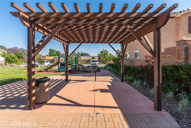 691 Lourdes Lane, Rialto CA: https://media.crmls.org/medias/a8de7432-ebc7-428a-af3b-0cbb959a5bac.jpg