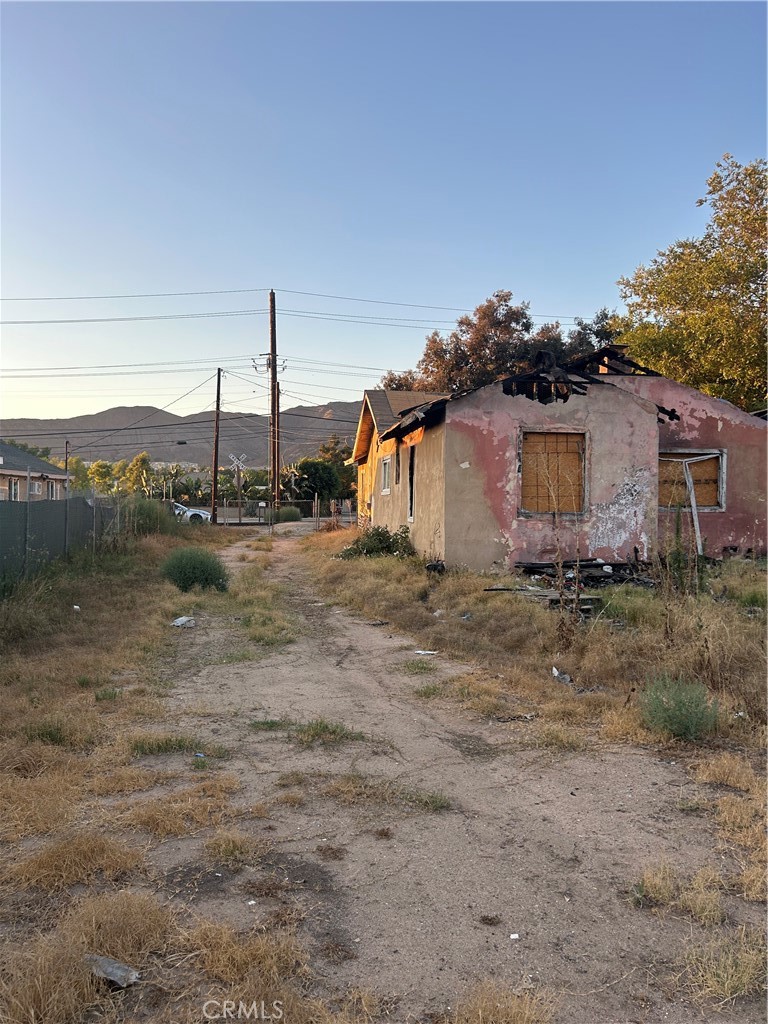 https://media.crmls.org/medias/a8e09bbb-405d-4dad-a2b2-13491722bf2f.jpg?preset=X-Large