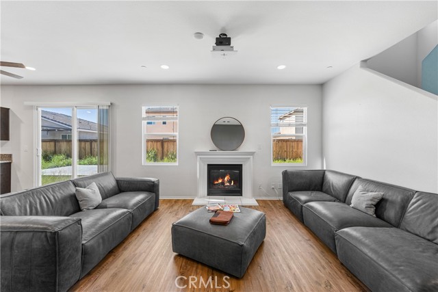 Detail Gallery Image 14 of 59 For 2517 San Madrid Way, Rosamond,  CA 93560 - 3 Beds | 2/1 Baths