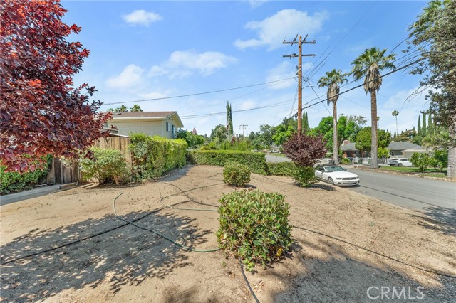 1204 San Jacinto, Redlands CA: https://media.crmls.org/medias/a8e17e4b-b8f7-4db8-8a24-321ca275d351.jpg