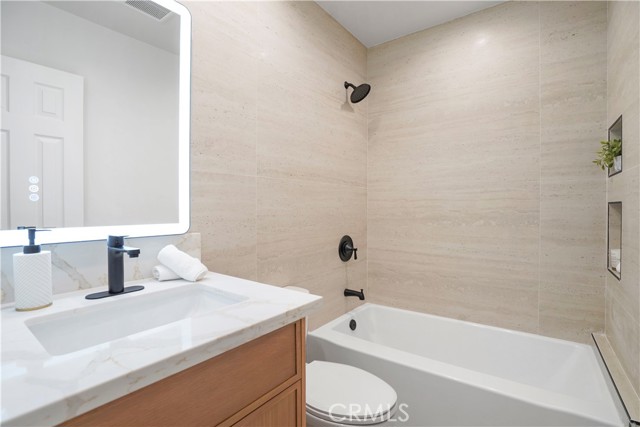 Detail Gallery Image 18 of 46 For 18324 Sylvan St, Tarzana,  CA 91335 - 4 Beds | 2 Baths