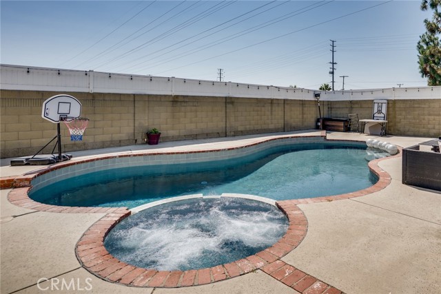19202 Hickory Lane, Huntington Beach CA: https://media.crmls.org/medias/a8e2b174-1742-4f4c-bd41-f13ec102c904.jpg