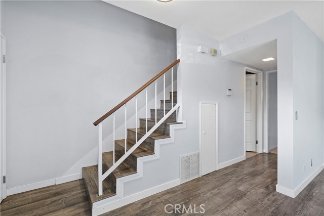 Detail Gallery Image 11 of 23 For 8545 Tujunga Valley, Sunland,  CA 91040 - 3 Beds | 3 Baths