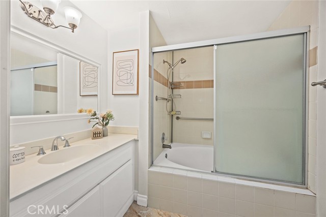 Detail Gallery Image 15 of 22 For 215 E Commonwealth Ave a,  Alhambra,  CA 91801 - 3 Beds | 3 Baths