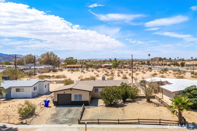 Detail Gallery Image 3 of 34 For 5930 Rose Ellen Ave, Twentynine Palms,  CA 92277 - 3 Beds | 2 Baths