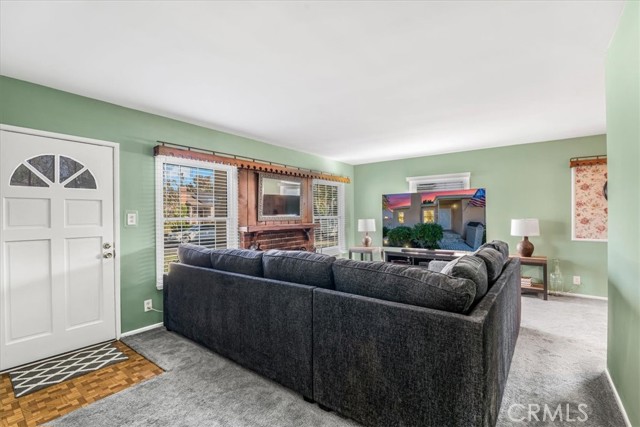 Detail Gallery Image 4 of 28 For 19612 Schoolcraft, Reseda,  CA 91335 - 3 Beds | 1 Baths