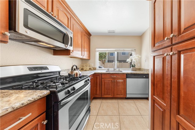 54 Kazan Street, Irvine CA: https://media.crmls.org/medias/a8e41886-3e5d-4d5e-9149-c18522a7c525.jpg