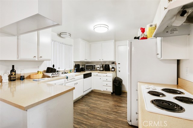121 E Live Oak Street, San Gabriel CA: https://media.crmls.org/medias/a8e5a2e6-ffd5-4750-af86-2e6267eecbc8.jpg