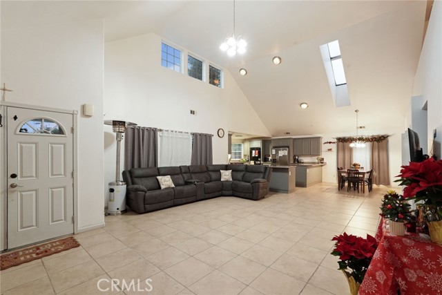 Detail Gallery Image 16 of 31 For 336 E Locust, Lodi,  CA 95240 - 5 Beds | 2/1 Baths