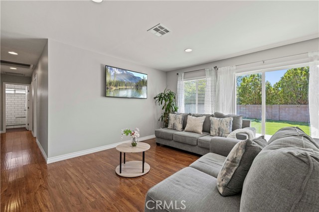 Detail Gallery Image 5 of 44 For 45423 Sancroft Ave, Lancaster,  CA 93535 - 4 Beds | 2 Baths