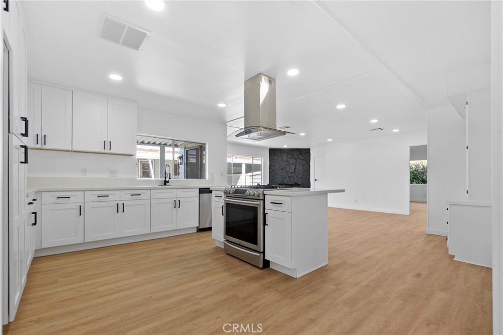 MLS #OC25240033 image #9