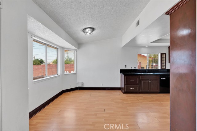 Detail Gallery Image 9 of 30 For 11644 Chimayo Rd, Apple Valley,  CA 92308 - 3 Beds | 2 Baths