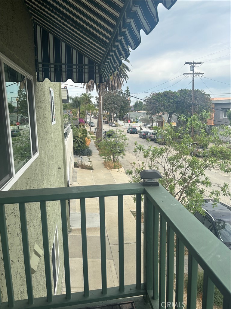 https://media.crmls.org/medias/a8eb39e0-6308-4930-a9c6-a2f5a0b3d5ac.jpg?preset=X-Large