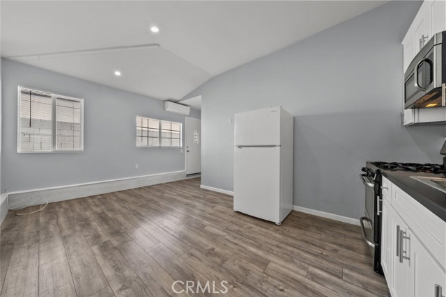 8447 Colbath Avenue, Panorama City CA: https://media.crmls.org/medias/a8eb61df-020a-4a97-8e4f-57ae7352769f.jpg