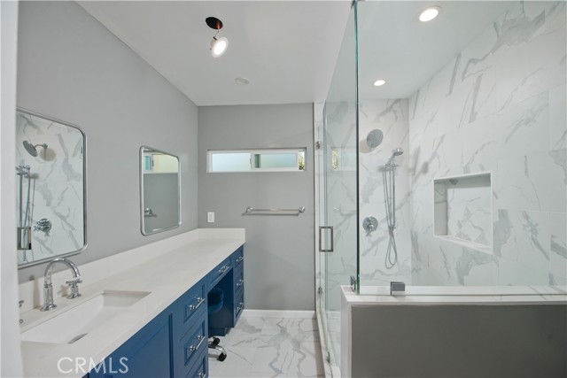 Detail Gallery Image 34 of 52 For 13608 Bassett St, Valley Glen,  CA 91405 - 6 Beds | 4 Baths