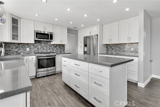 21978 Mojave Street, Apple Valley CA: https://media.crmls.org/medias/a8ec36f1-8c21-4f3c-acc2-674c69e65018.jpg