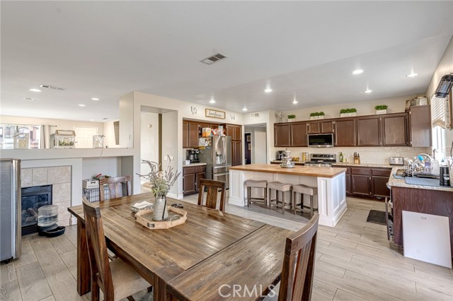 Detail Gallery Image 11 of 35 For 33129 Shoreline Dr, Lake Elsinore,  CA 92530 - 5 Beds | 3 Baths