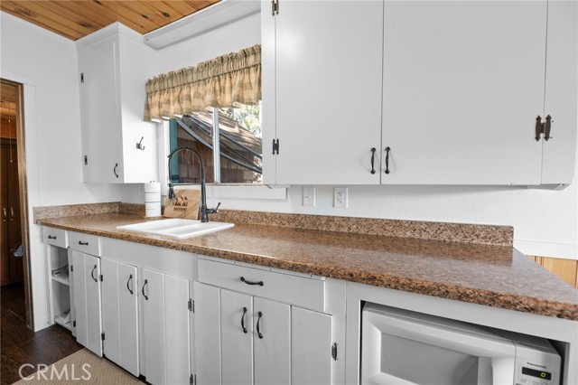 Detail Gallery Image 7 of 14 For 336 Big Bear Trail, Fawnskin,  CA 92333 - 1 Beds | 1 Baths