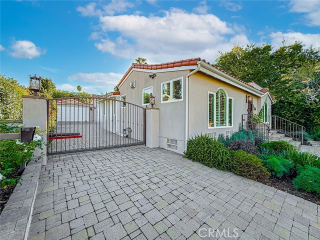 Detail Gallery Image 4 of 60 For 15452 Varden, Sherman Oaks,  CA 91403 - 4 Beds | 4 Baths