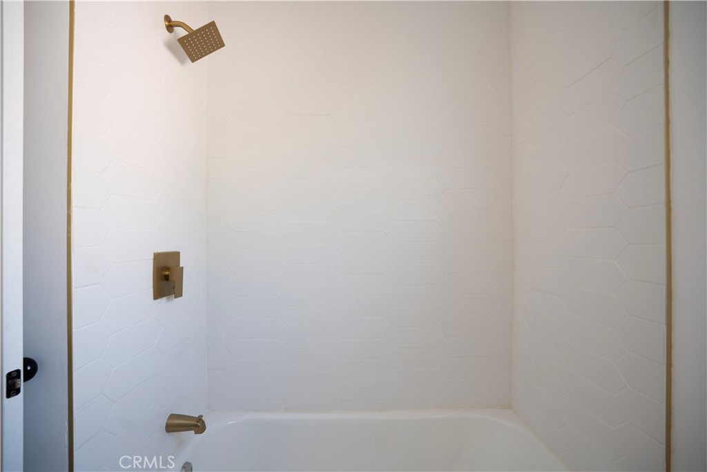 https://media.crmls.org/medias/a8ed44fc-72bc-4c18-a510-893dd38d36f1.jpg?preset=X-Large