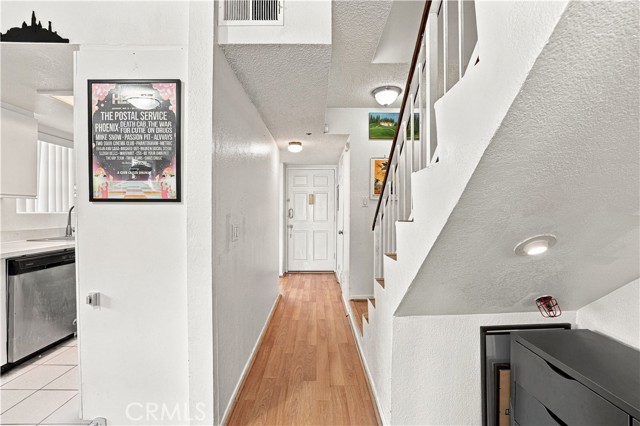 147 West Acacia, 160 photo 7