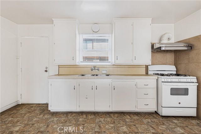 Detail Gallery Image 8 of 13 For 1957 Strathmore, San Gabriel,  CA 91776 - 5 Beds | 2 Baths