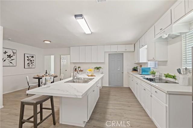 2420 Maine Avenue, Long Beach CA: https://media.crmls.org/medias/a8eddad2-c665-479b-9b42-d695f507a257.jpg
