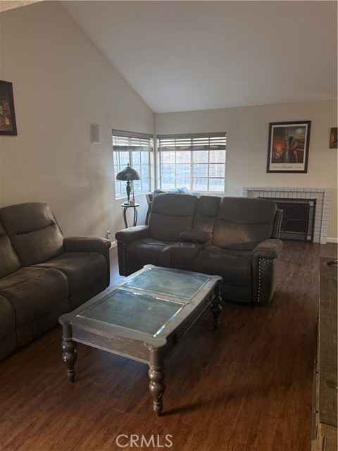 Detail Gallery Image 4 of 11 For 863 Encino, Corona,  CA 92882 - 3 Beds | 2 Baths