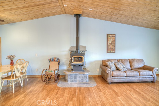 Detail Gallery Image 11 of 69 For 22435 Old Hwy 99, Weed,  CA 96094 - 3 Beds | 2 Baths