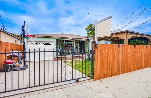 Detail Gallery Image 2 of 38 For 115 N Magnolia Court, Compton,  CA 90220 - 4 Beds | 2 Baths