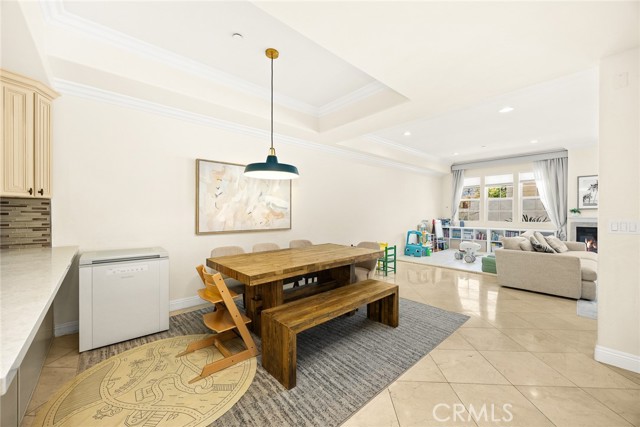 2745 Montrose Avenue, Montrose CA: https://media.crmls.org/medias/a8f0dba6-1dbf-4aaa-82aa-3b4cf964b957.jpg