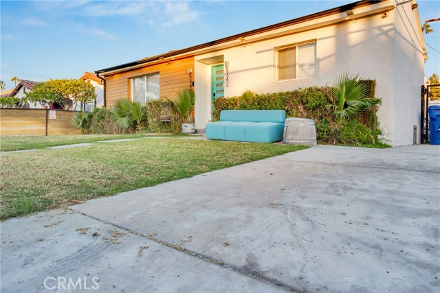 5340 S Harcourt Avenue, Los Angeles CA: https://media.crmls.org/medias/a8f1b461-4801-4ac4-8cca-dd9d25dc57b4.jpg