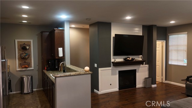 Detail Gallery Image 3 of 16 For 12450 Travanca Ln, Corona,  CA 91752 - 2 Beds | 2/1 Baths