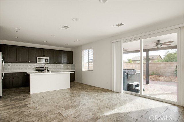 Detail Gallery Image 8 of 45 For 16995 Red Tail Ln, Fontana,  CA 92336 - 3 Beds | 2/1 Baths