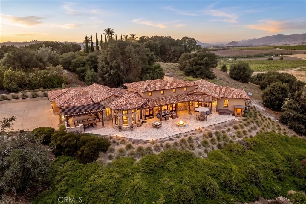 2350 Camino Edna