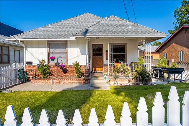 273 N Cleveland Street, Orange CA: https://media.crmls.org/medias/a8f5d7c0-6060-41d7-8d63-cfa7ba2485c4.jpg